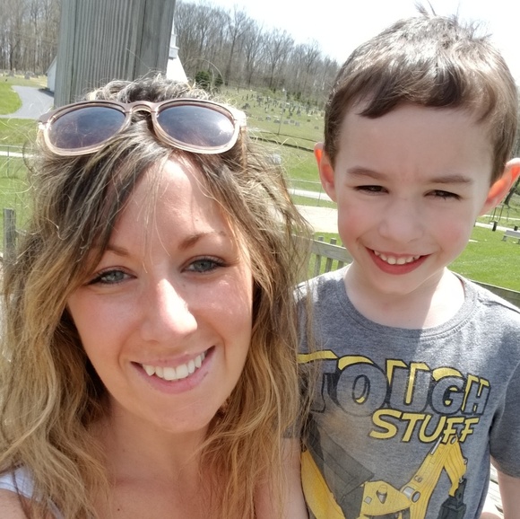 Meet your Posher, April - Picture 1 of 1